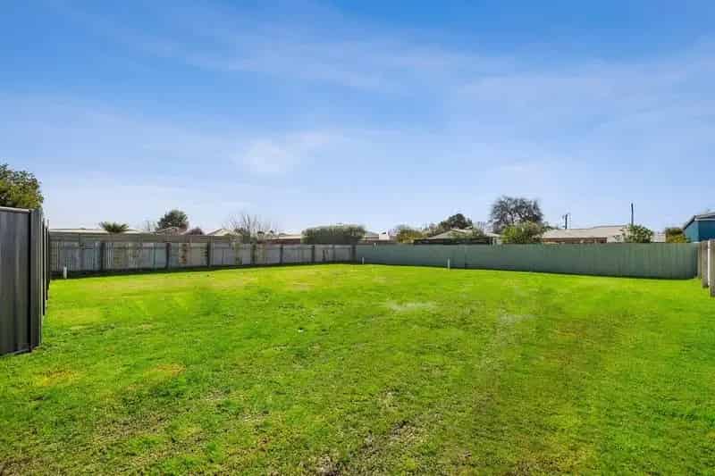 A PRIVATE TITLED BLOCK WITH THE PERFECT REAR NORTHERLY ASPECT