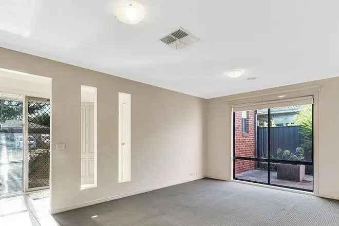 Tarneit Gardens Family Home Near Schools and Shopping