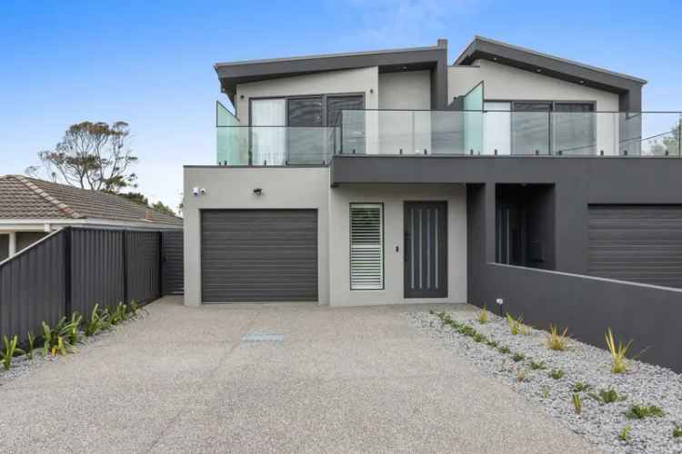 Rent Modern House in Rosebud with Spacious Living and Stunning Kitchen