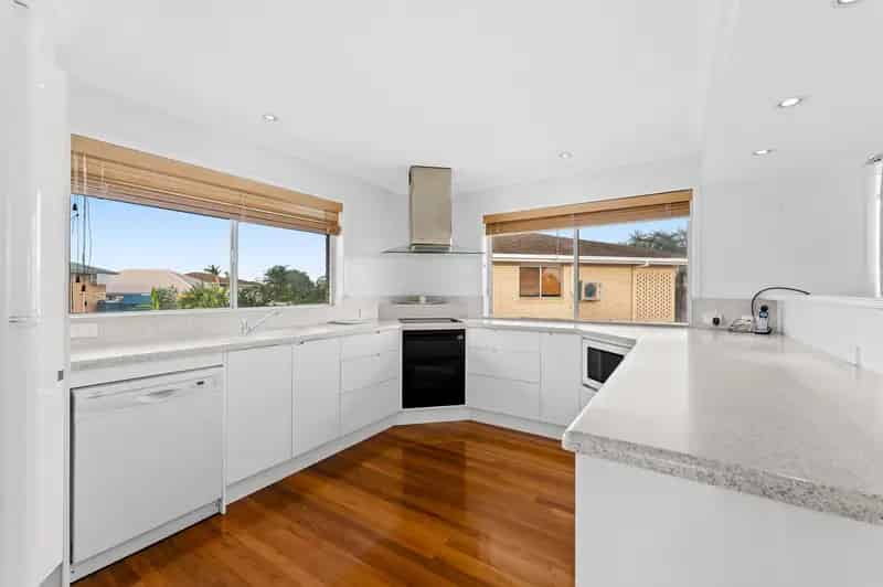 Expansive Dual-Living Home on 1,192sqm in a Peaceful Pocket of Macgregor!
