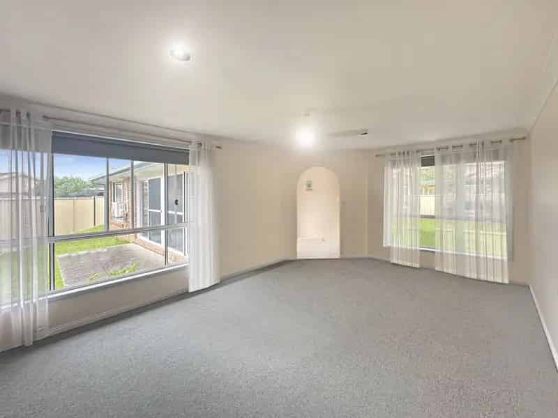 Lease 2 Bedroom Villa in Coffs Harbour with Modern Features