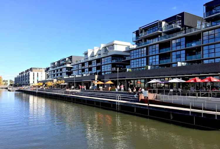 2 Bedroom Lake Burley Griffin Apartment with Water Views