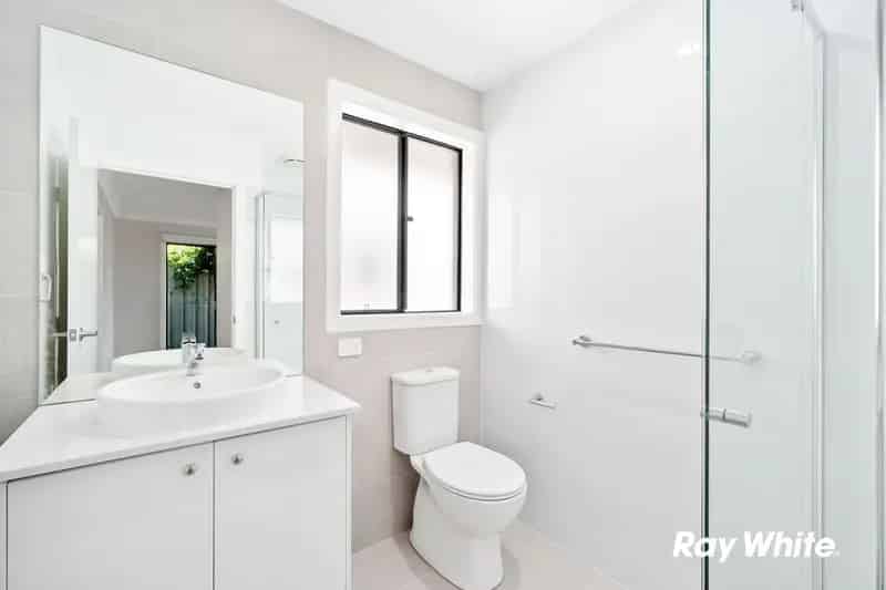 FREE WIFI! Near New Two Bedroom Granny Flat!