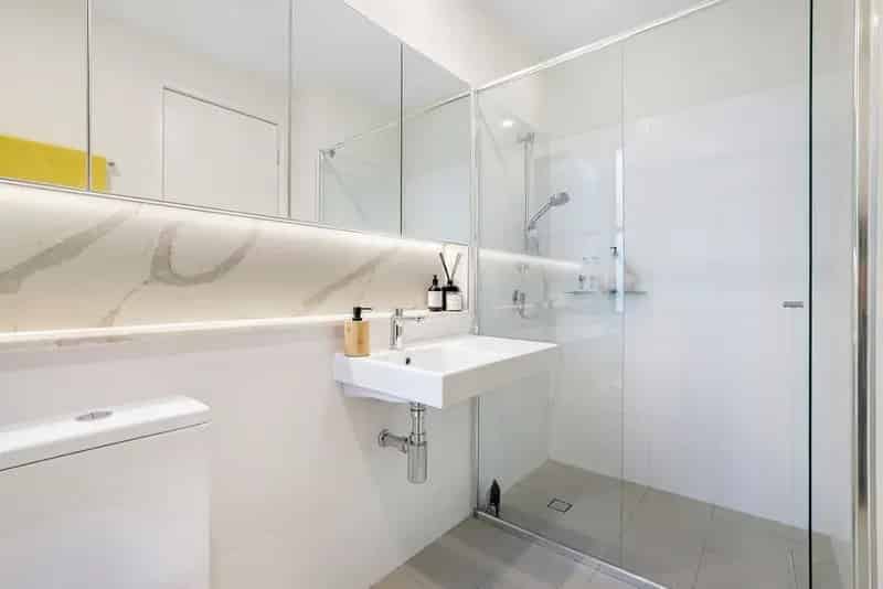 4 BEDROOM TOWNHOUSE LOCATED IN GATED ESTATE "WATERVILLE HOPE ISLAND"
