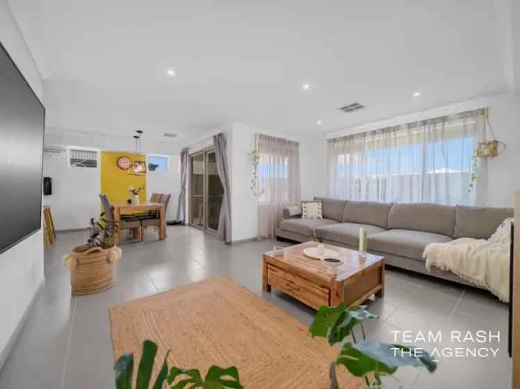 3 Bed 2 Bath Banksia Grove Home Modern Kitchen Solar Panels Double Garage