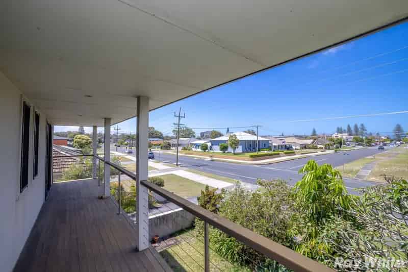 Stunning Renovated 3-Bedroom townhouse in the Heart of  Tuncurry.