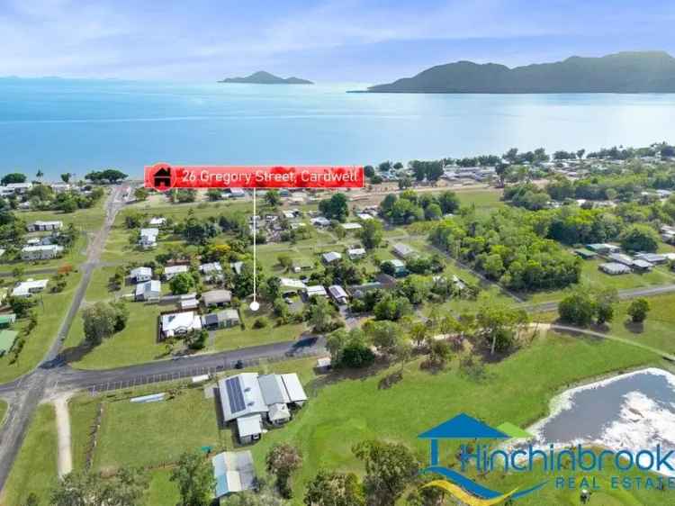 Buy land in Cardwell with no restrictions near the golf course