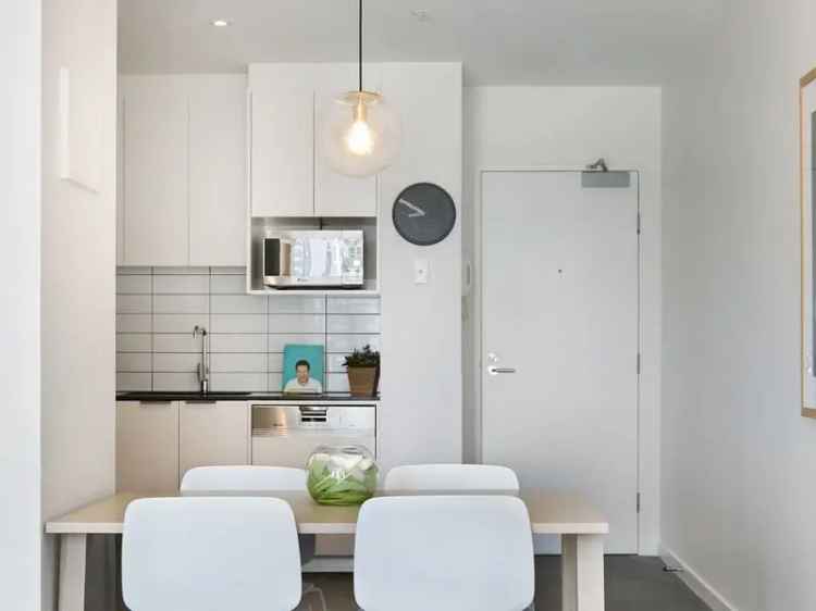 2 Bedroom 267m² Apartment Melbourne CBD Near RMIT