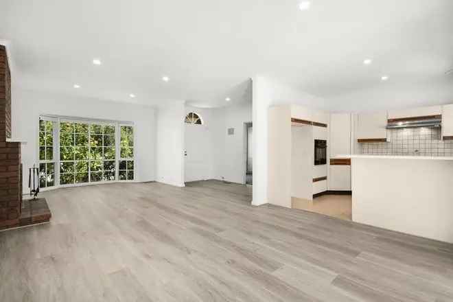 Three-Bedroom Refurbished Home Near Victoria Park