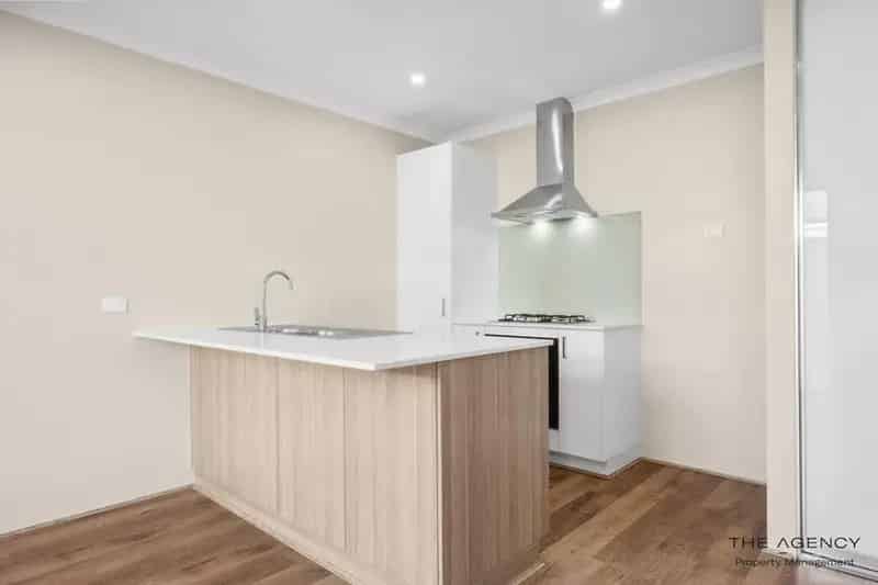 House For Lease - 10 Coolwind Way, Treeby WA 6164
