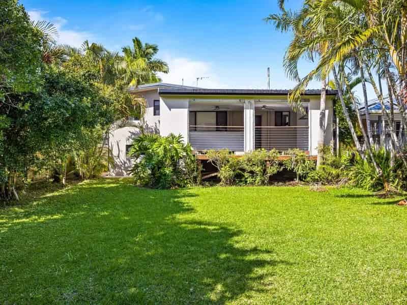 Lease Charming 3 Bedroom House in Southport with Outdoor Entertaining
