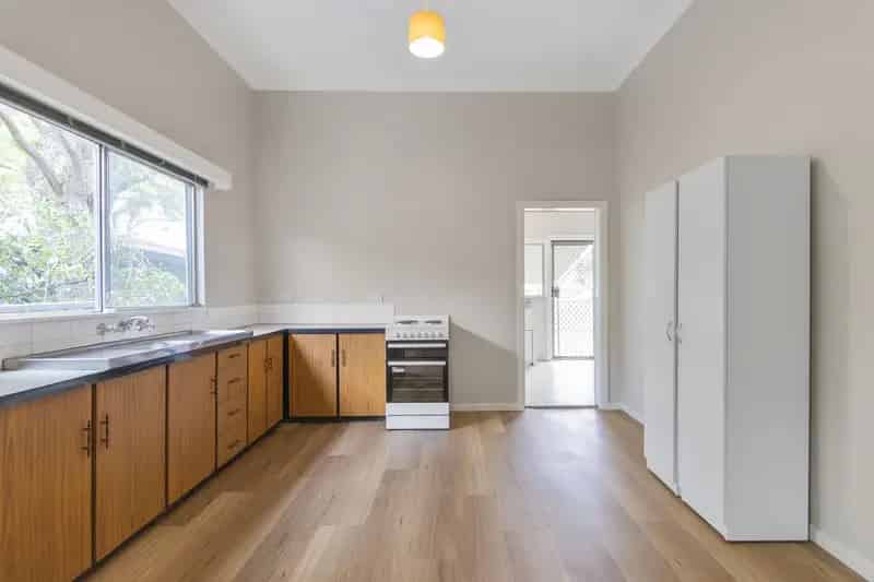 Lease one bedroom flat in Cessnock with modern conveniences