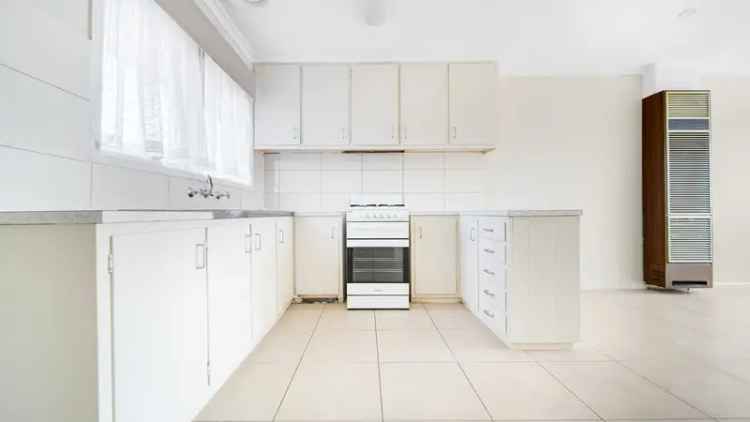 Freshly Painted & Neat One-Bedroom in Quiet Noble Park Spot