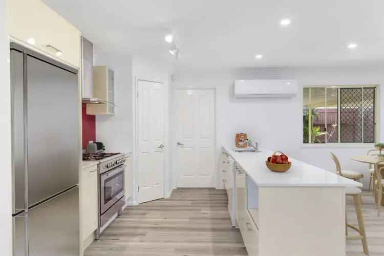 Lease Modern Four Bedroom House in Upper Coomera with Alfresco Area