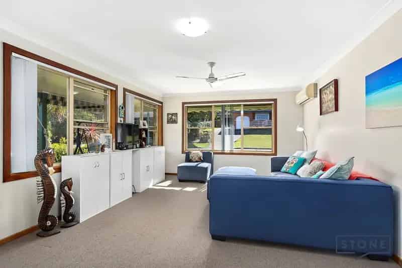 Lease Two Bedroom Villa in Coffs Harbour with Courtyard and Garage