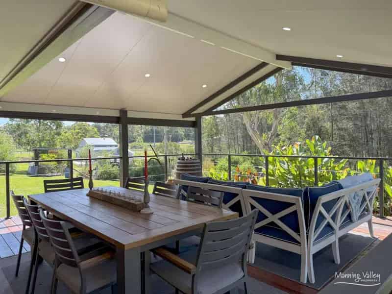 Buy rural property with 5 bedrooms and modern features near beaches