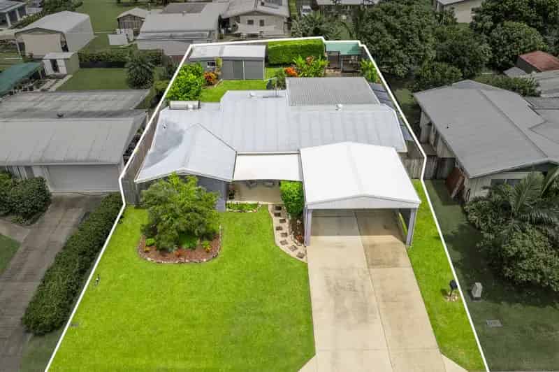 Four-Bedroom Home with Pool & Outdoor Entertaining in Quiet Close on 720m2