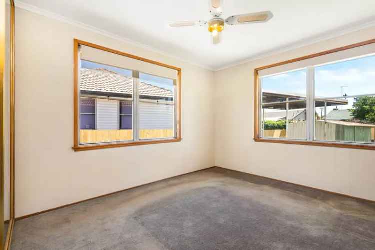 Buy house in Corio with 3 bedrooms and ample parking