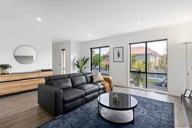 House For Sale in Melbourne, Victoria