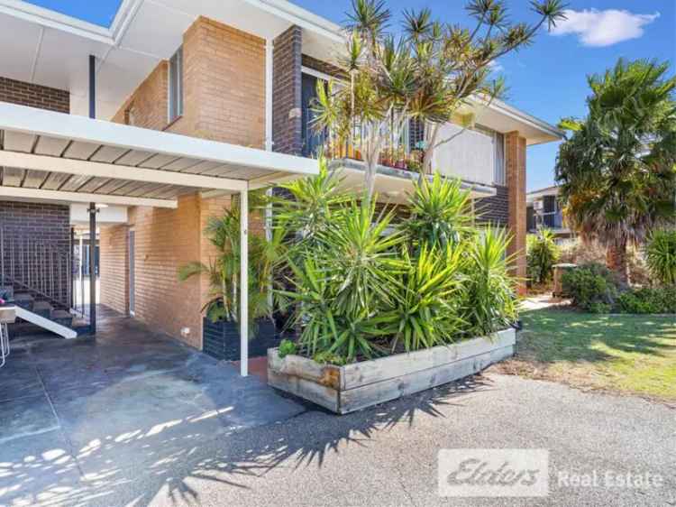 Modern 2 Bed Ground Floor Unit Near Shoalwater Beach