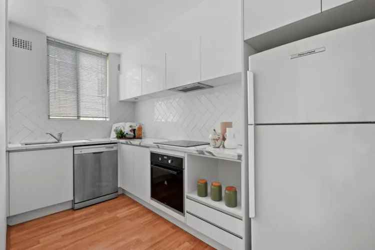 Lease Apartment Glebe 2 Bedrooms Modern Kitchen City Views