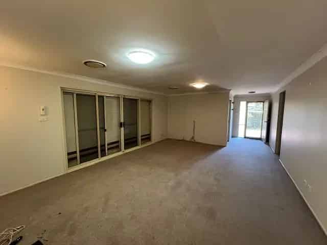 Spacious Family Home - Walk To Station