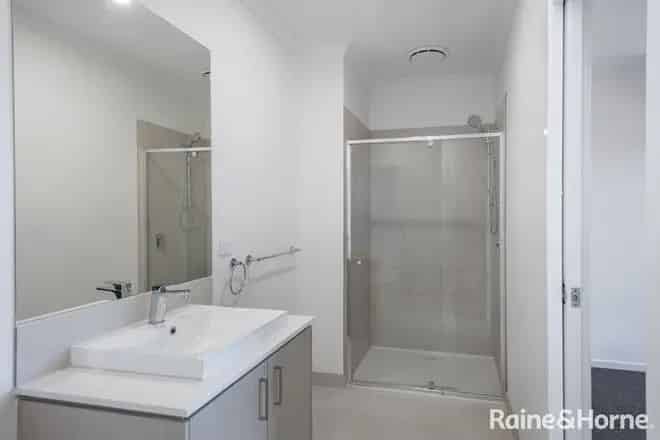 House For Rent , 11, Rayer Walk, Melbourne, Victoria