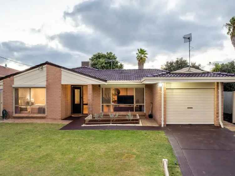 Fantastic Duncraig Family Home 3 Bed 2 Bath Large Backyard