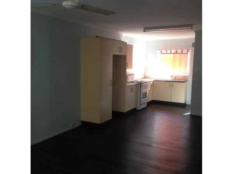 Unit 4 Available - 2 Bedroom Unit Close To Cbd