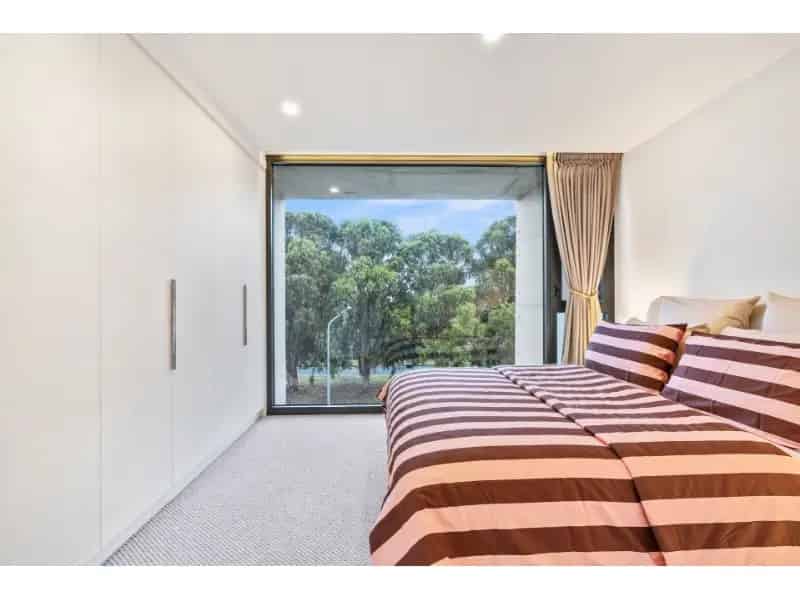 Modern Split-Level 1 Bedroom Unit!
