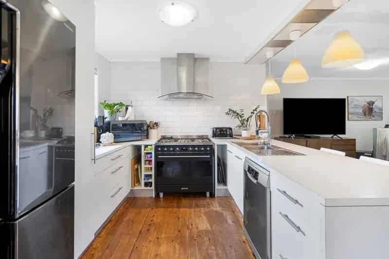 HUGE 918sqm BLOCK, MOVE IN READY, RENOVATE TO MAKE YOUR OWN!