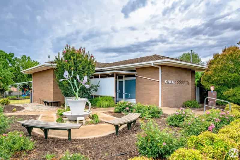 Embrace Your Oaklands Oasis!