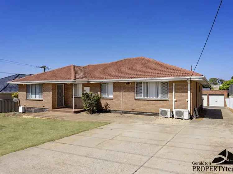 4 Bed 2 Bath Home in Central Geraldton Close to Beach