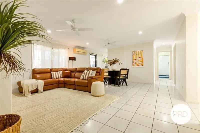 Modern Family Living with Impressive Patio Entertaining & Bonus Shed Retreat! 4 Bed | 3 Bath | 7 Car | 1001m²