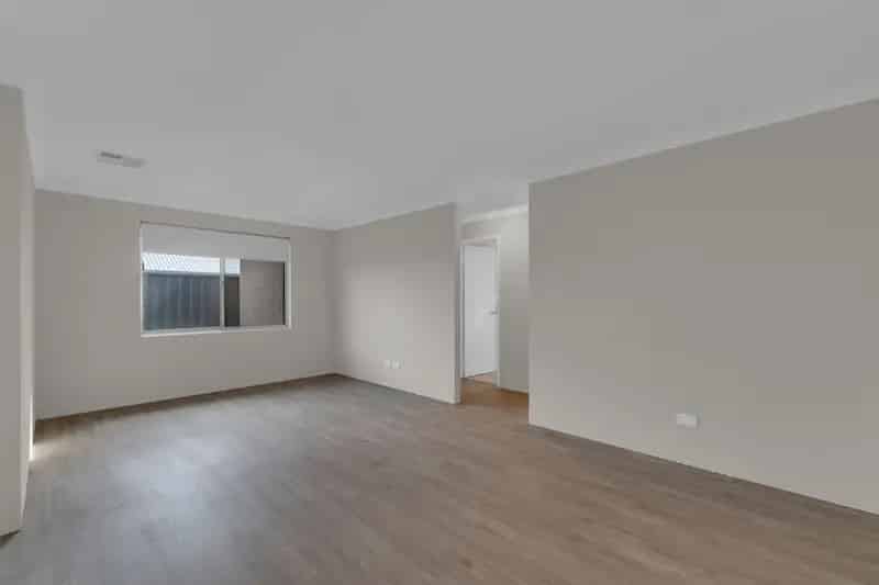 Brand New 3 x 2 In Lakelands