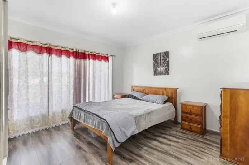 SPACIOUS FAMILY HOME ON A GENEROUS 654M² (APPROX.) BLOCK