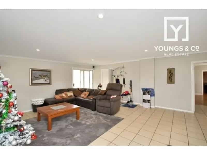 Close To Gowrie St Primary School. Perfect For Anyone Looking For A Quite Street