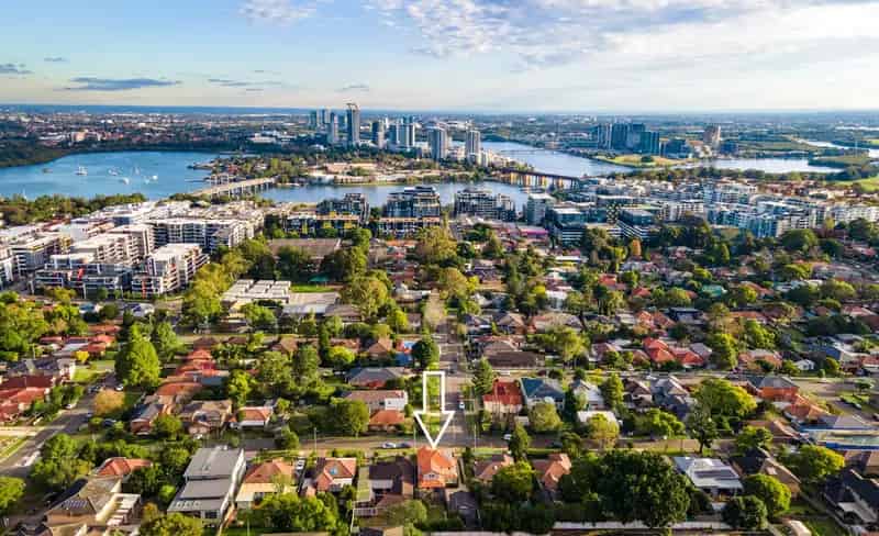 Impressive Quality Renovated Residence on a Wide 733sqm Block