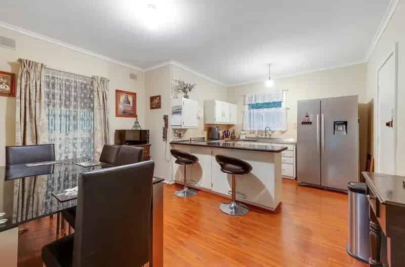 Charming 3-Bedroom 1-Bathroom Home for Rent in Elizabeth Grove
