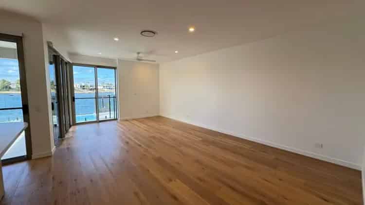 8/191 Quay Circuit, Newport QLD 4020 - House For Lease