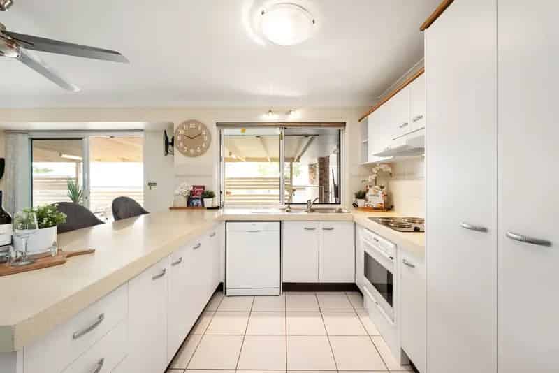 IMMACULATE LOW SET HOME - WISHART STATE AND MANSFIELD HIGH CATCHMENTS!