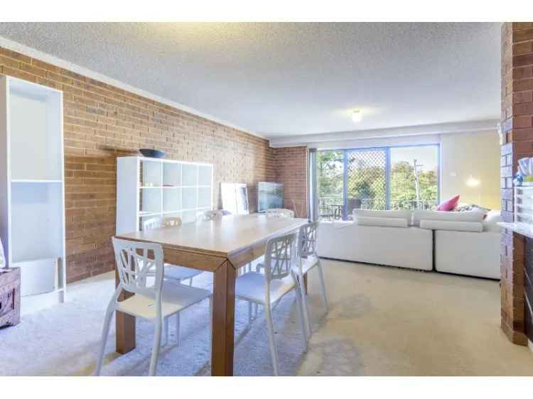 Stylish Inner-South Living On Canberra Avenue