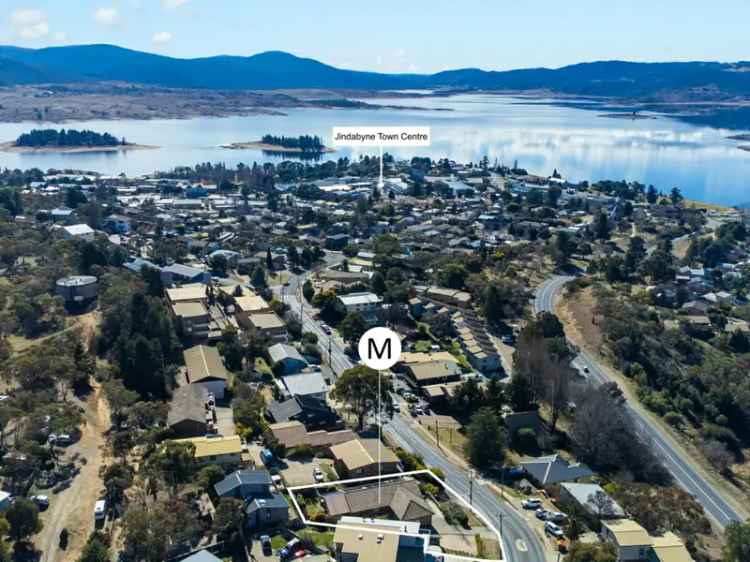 Jindabyne 4 Bedroom Home with Two approved Flats