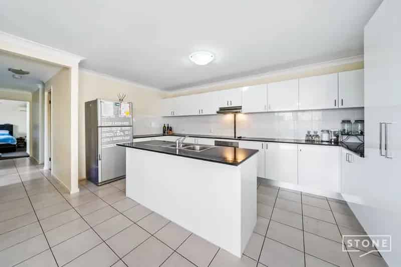 Rent House in Loganlea QLD with Modern Amenities and Prime Location