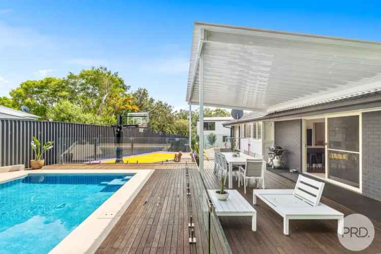 Exceptional Entertainer's Haven in Sought-After Salamander Bay