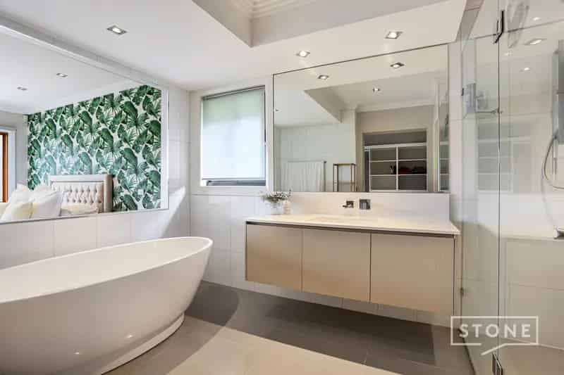 Lease modern house in Kellyville with spacious living areas and stylish kitchen