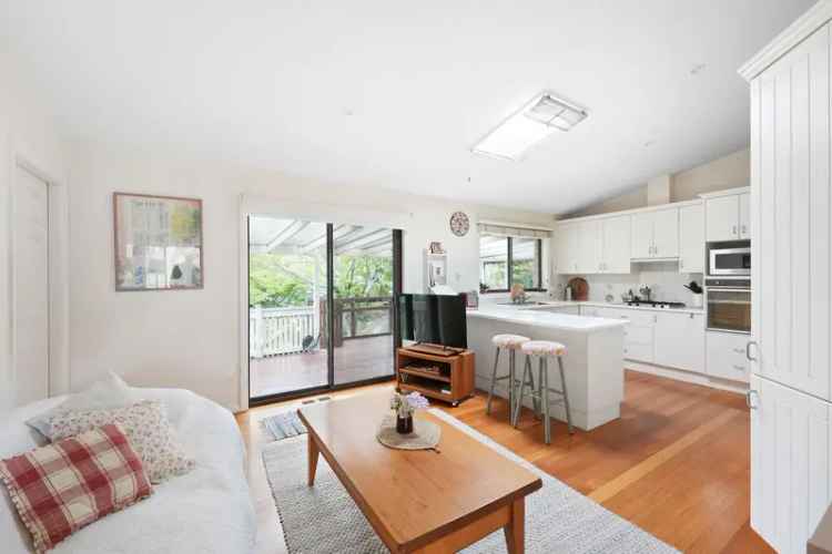 Rent Stony Glen Elevated Home in Mittagong with Bushland Views