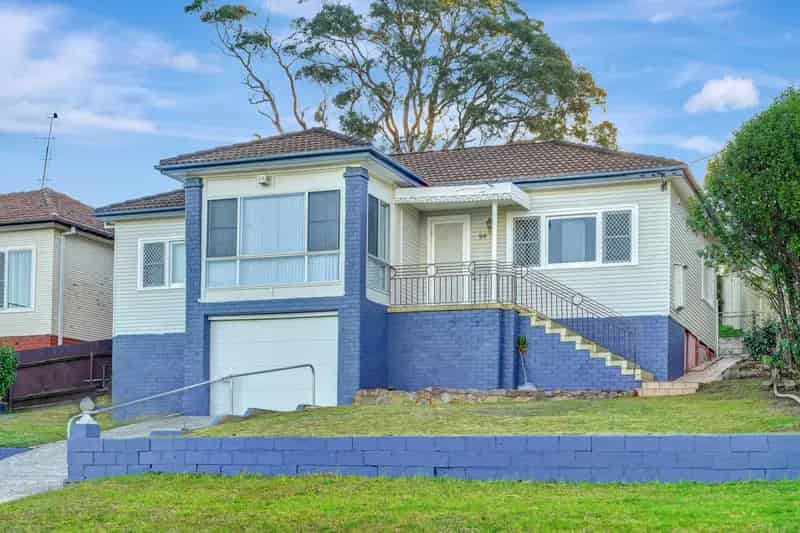 Lease House in Figtree with Spacious Living and Yard Space