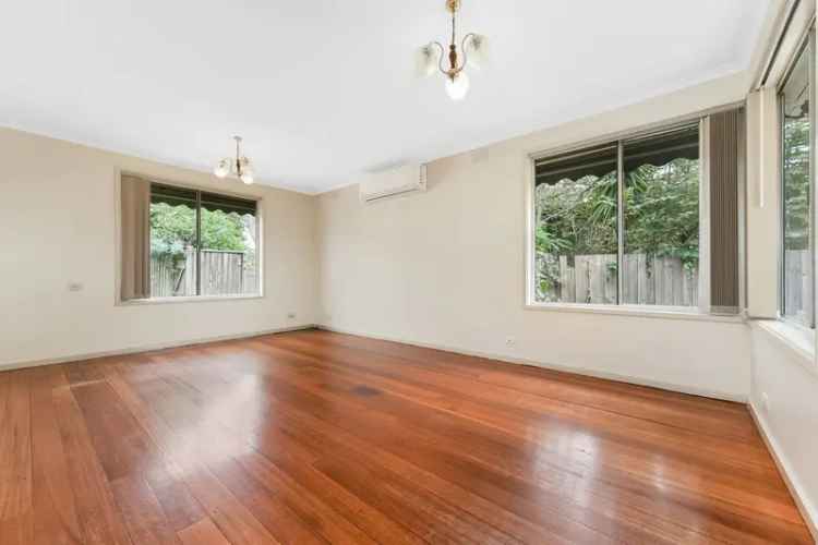 3 Bed 2 Bath Townhouse in Secure Gated Community Melbourne