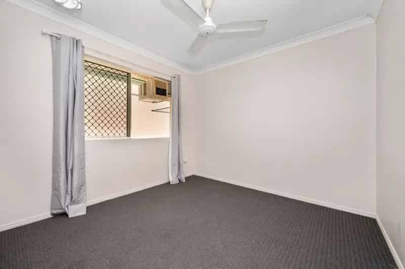 1 room house of 386 m² in Townsville City